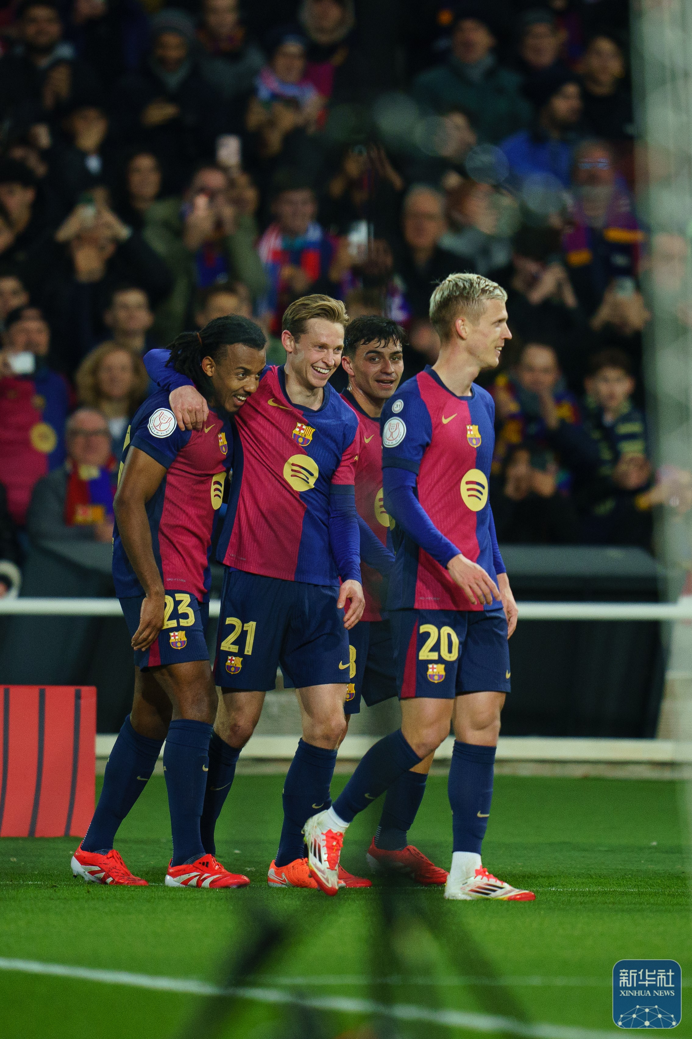 爱游戏体育app下载-法国杯比赛中惊人的勺子点球引发门将愤怒