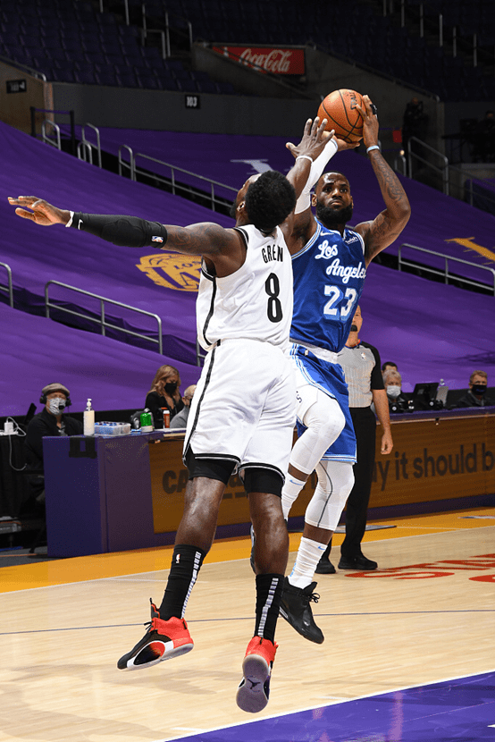 赛地聚焦——社区盾赛后热度飙升，犹他爵士迎来里程碑，媒体盛赞，阵容厚度经受考验的简单介绍