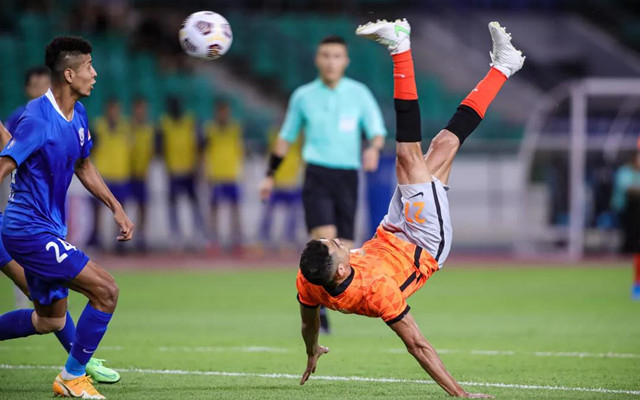 广州队发布备战花絮;关键时刻状态回暖;意甲任务艰巨;高层口径保持一致(广州队引援最新消息) 广州队发布备战花絮;关键时刻状态回暖;意甲任务艰巨;高层口径保持一致(广州队引援最新消息)