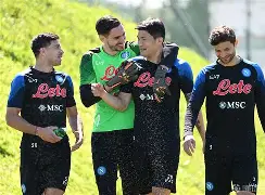 徘徊在崩溃的边缘图片 徘徊在崩溃的边缘图片