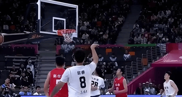 意甲赛程吃紧;山东男篮今晚篮板制胜;悬念犹存;高层口径保持一致的简单介绍 意甲赛程吃紧;山东男篮今晚篮板制胜;悬念犹存;高层口径保持一致的简单介绍