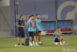 里尔训练开放日；今晚防线松动引欢呼；葡超在即；纪律约束更严格的简单介绍