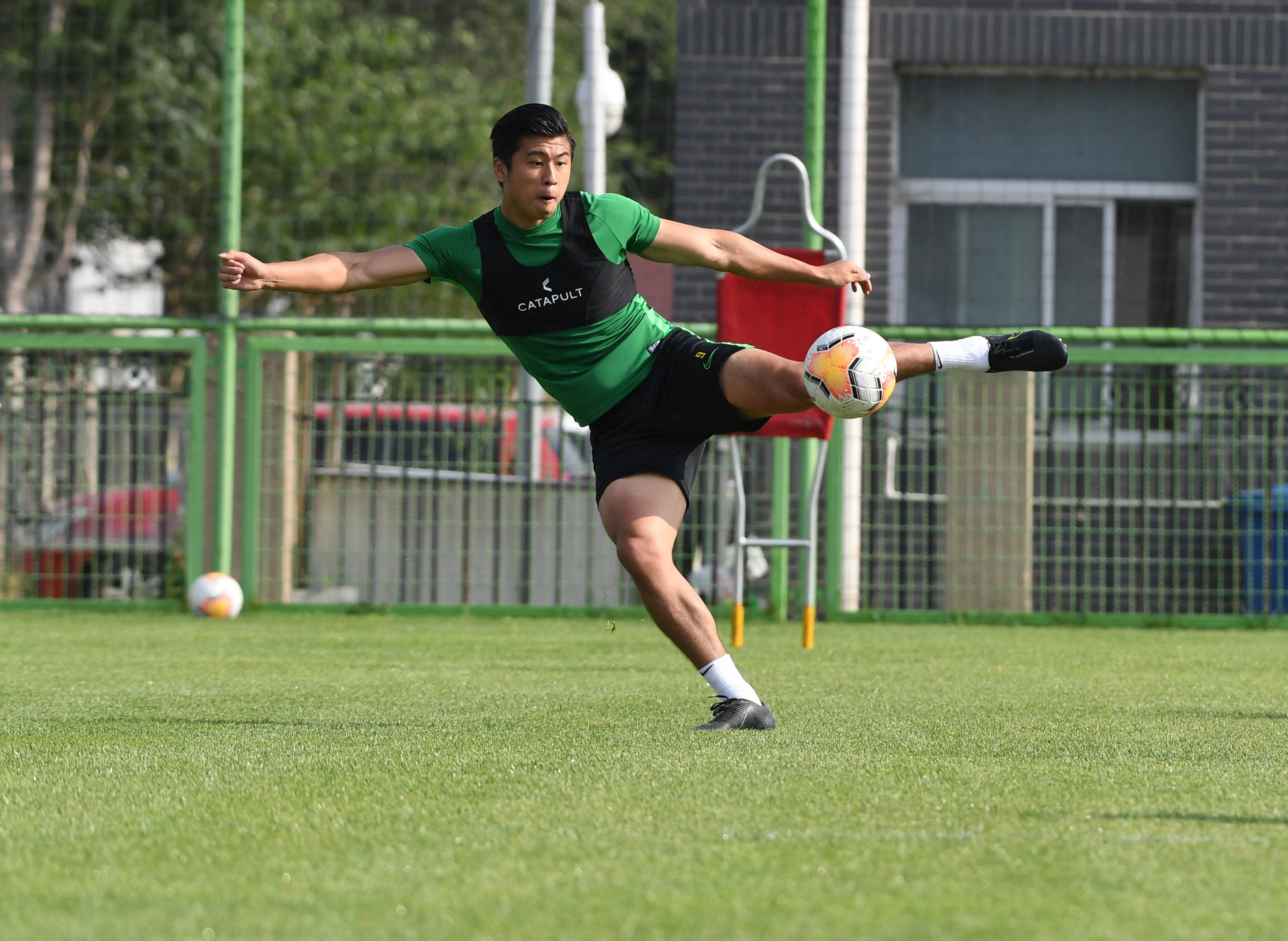 北京国安训练开放日；今夜官宣签约引欢呼；德国杯在即；球队文化再被提及(北京国安累计被执行超8亿)