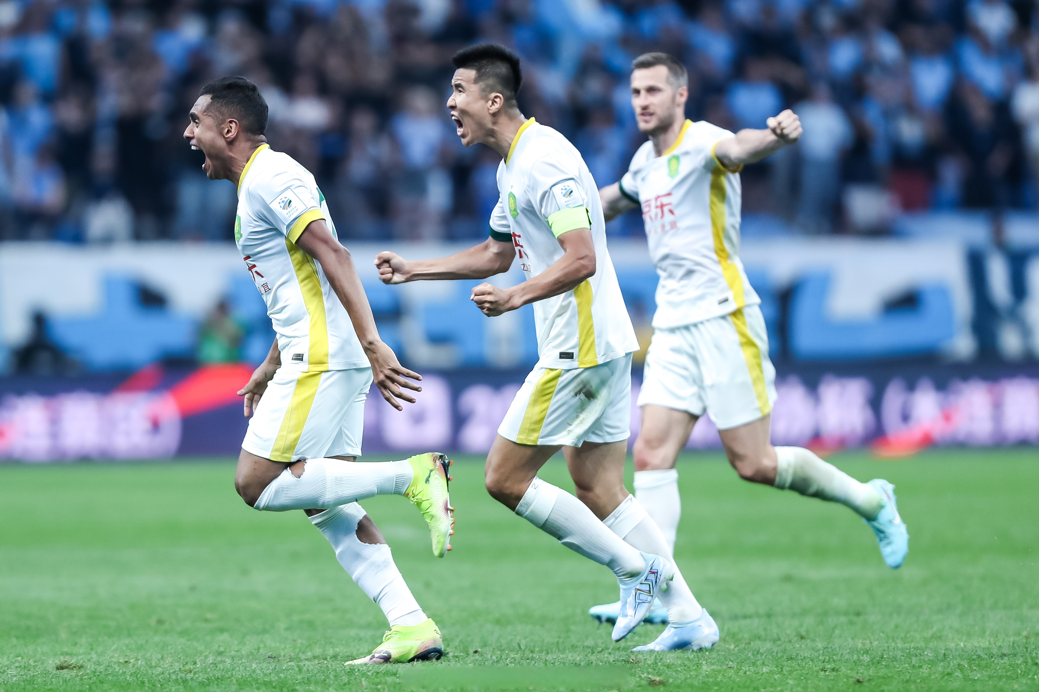 北京国安训练开放日；今夜官宣签约引欢呼；德国杯在即；球队文化再被提及(北京国安累计被执行超8亿)